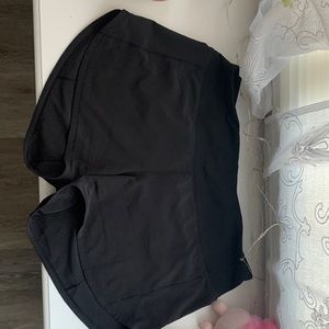 Women’s Lululemon size 8 speed up shorts.